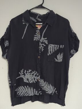 KEALOPIKO Black Button-Up Shirt with Gray Fern Motif